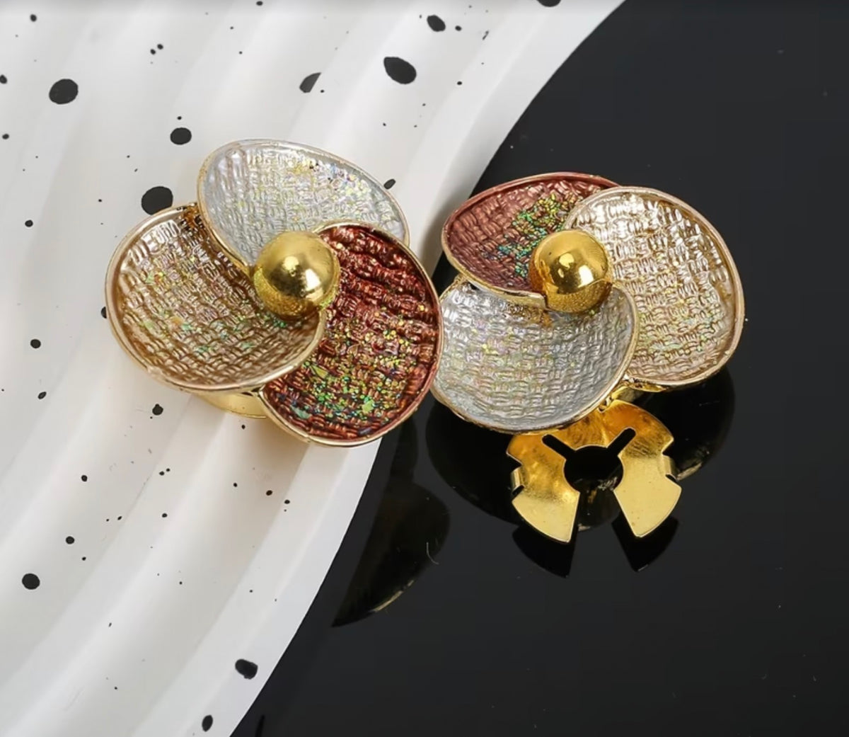 Cache-Boutons de chemise Patrizia – Fleur Opaline